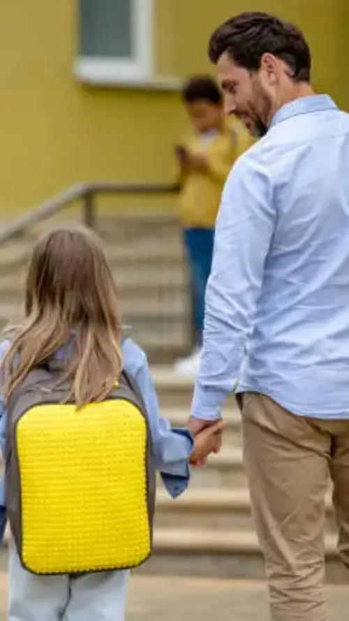 far-och-dotter-pa-skolgard-ny